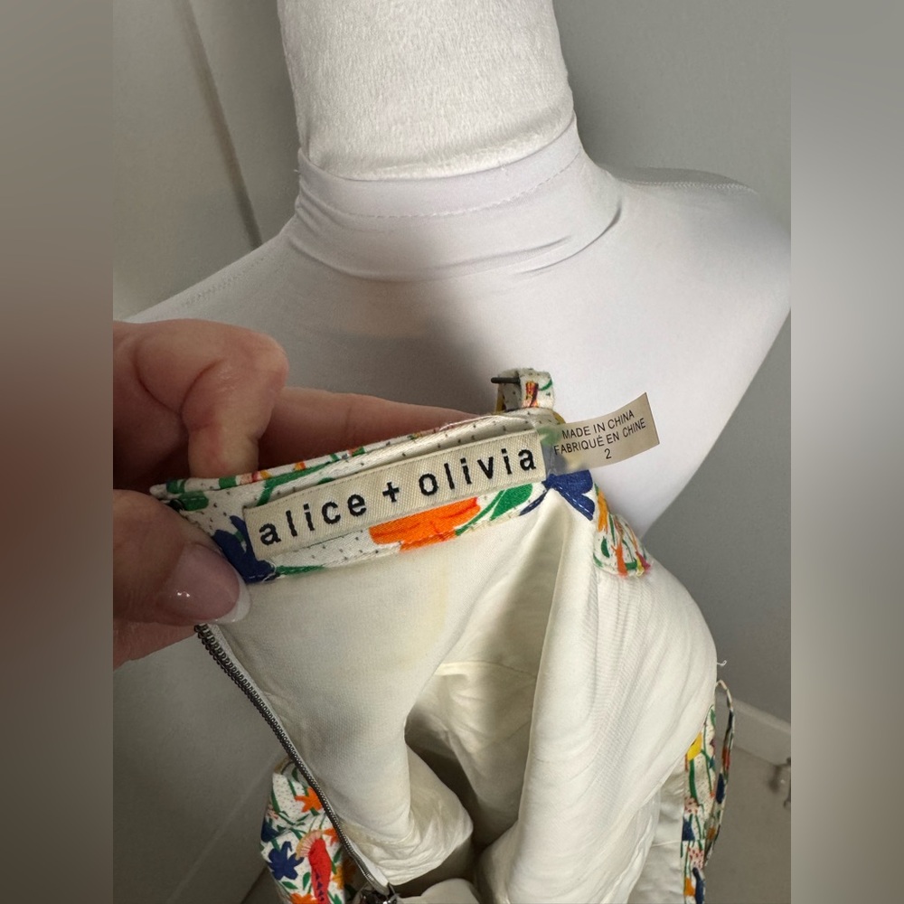 Alice + Olivia Nella Button-Front Dress/ Size 2 - Picture 6 of 10
